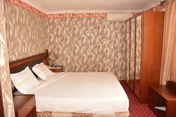 Venus Hotel คินชาซา ภายนอก รูปภาพ